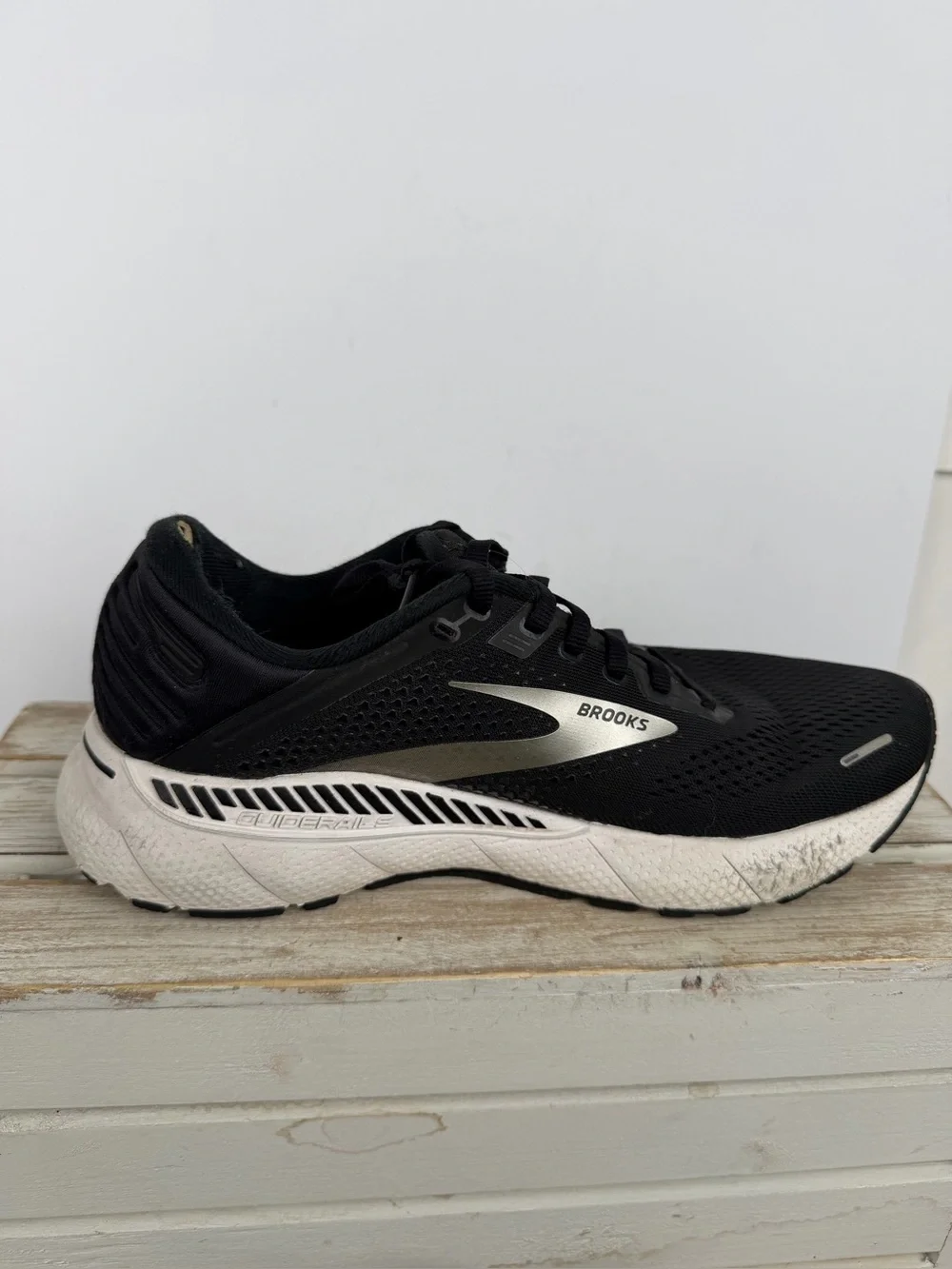 Brooks Adrenaline GTS 22 stability running shoes in black and Silver size 9.5